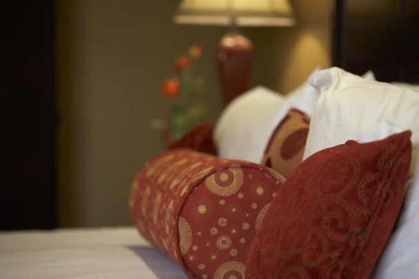 studio-suite-bedroom-2-608x405-6671446 - spa and salon